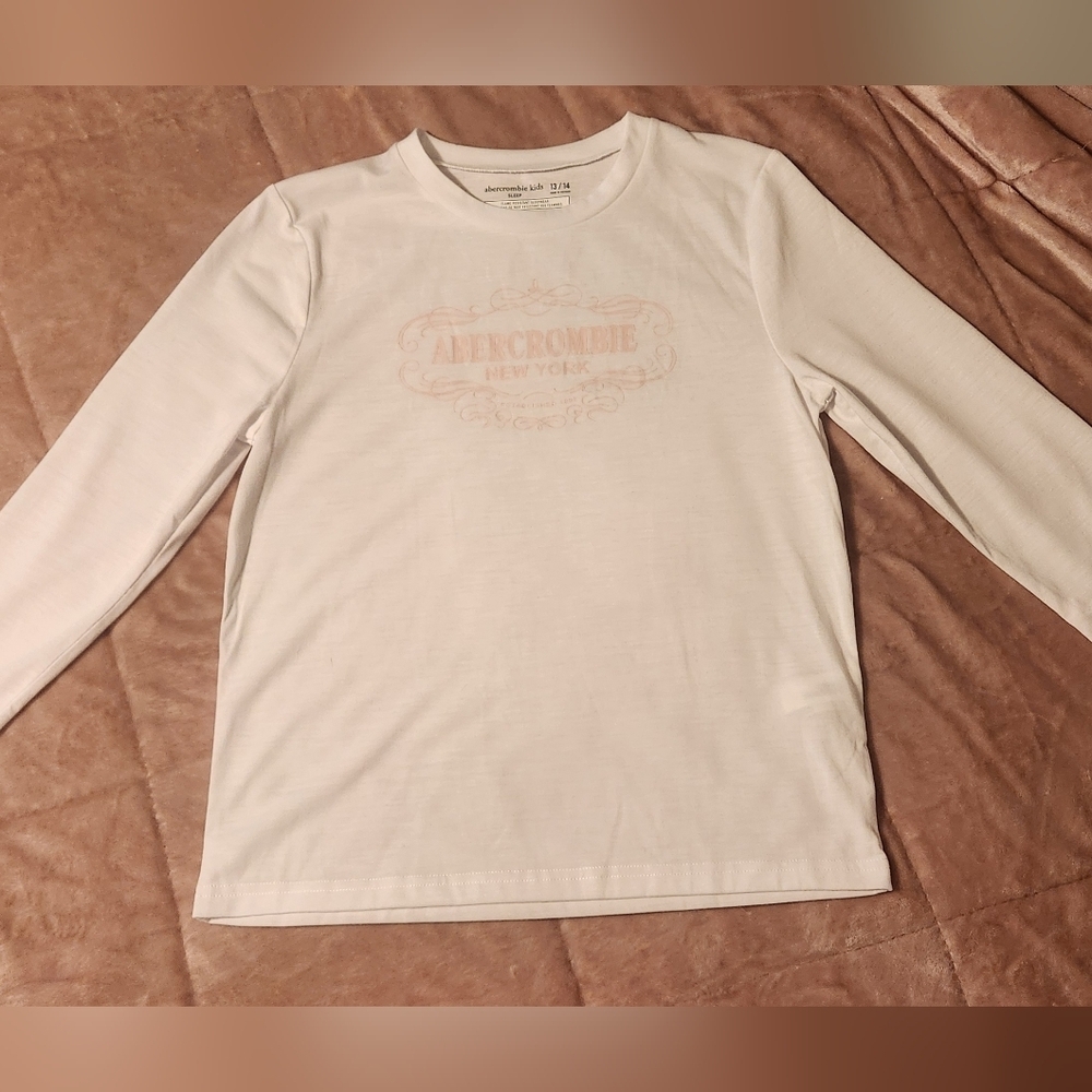 NWOT- Abercrombie & Fitch Kids Cream And Pink Long Sleeve Sleep Tee Size 13/14